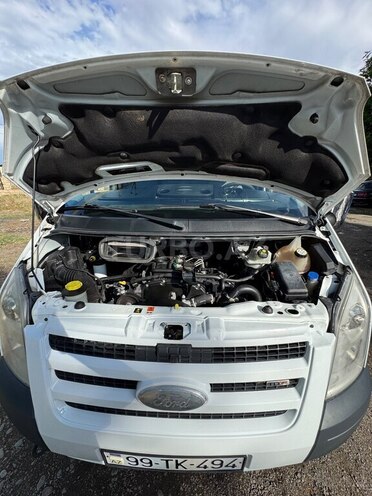 Ford Transit-8
