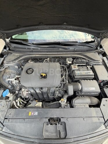 Hyundai Elantra-13