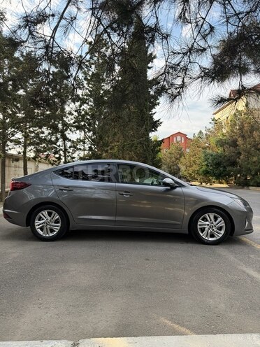 Hyundai Elantra-3