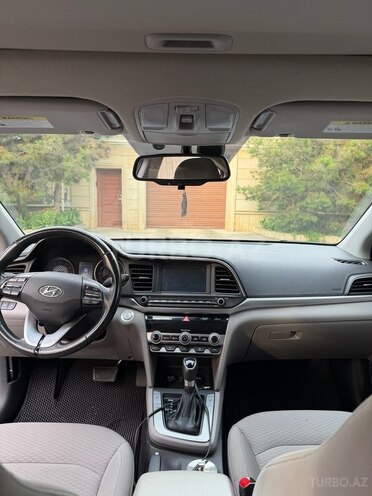 Hyundai Elantra-8