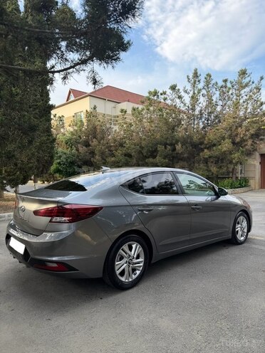 Hyundai Elantra-4