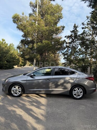Hyundai Elantra-2