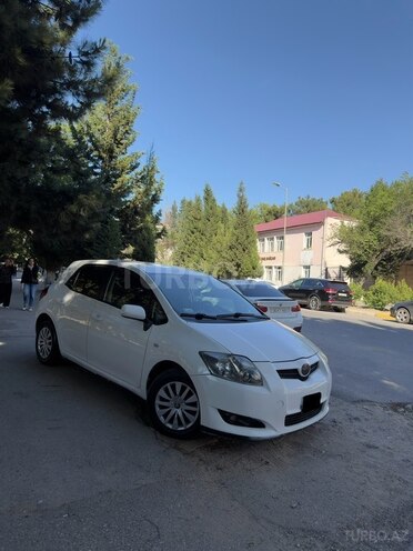 Toyota Auris-2