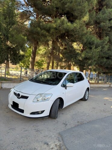 Toyota Auris-4