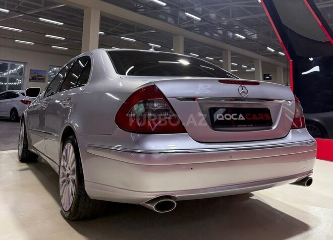 Mercedes E 240-11
