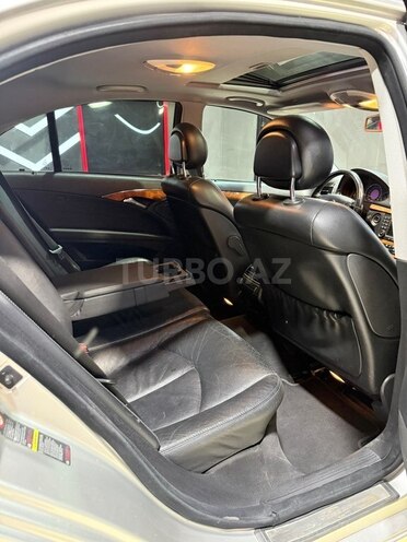Mercedes E 240-19