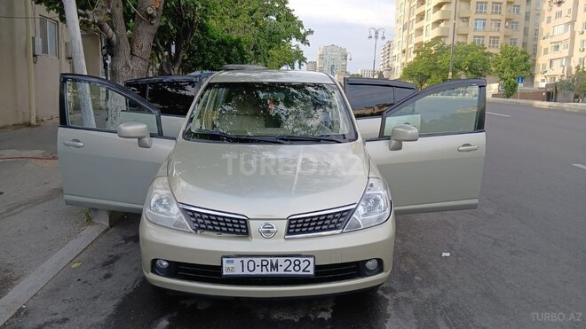 Nissan Tiida-1