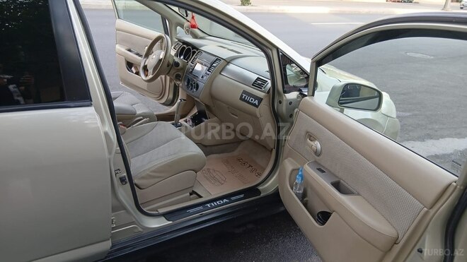 Nissan Tiida-6