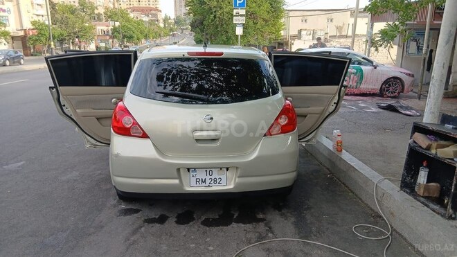 Nissan Tiida-4