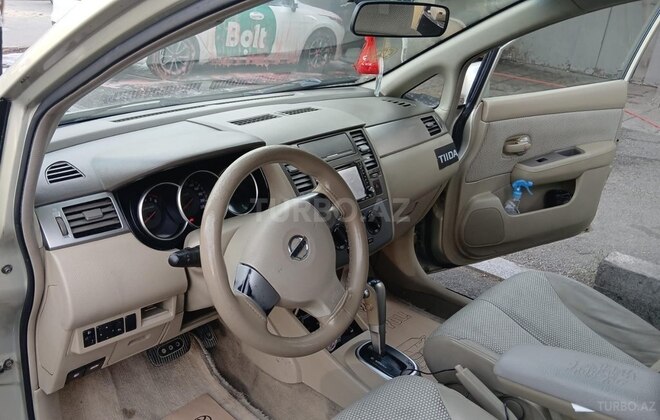 Nissan Tiida-3