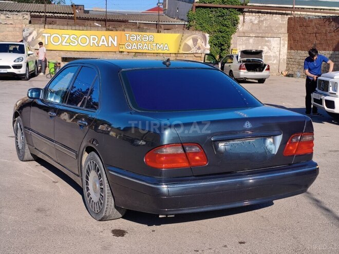 Mercedes E 270-6