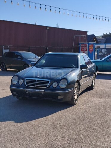 Mercedes E 270-3