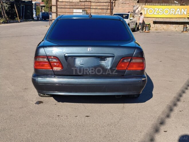 Mercedes E 270-5