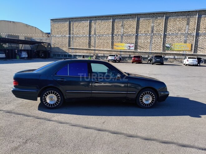 Mercedes E 270-8