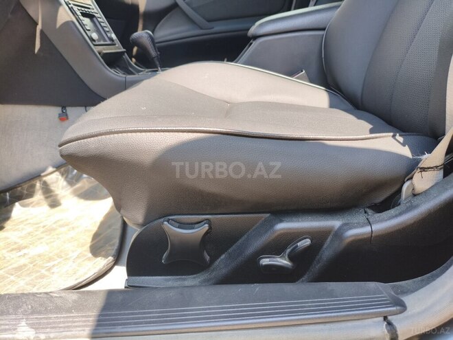 Mercedes E 270-12