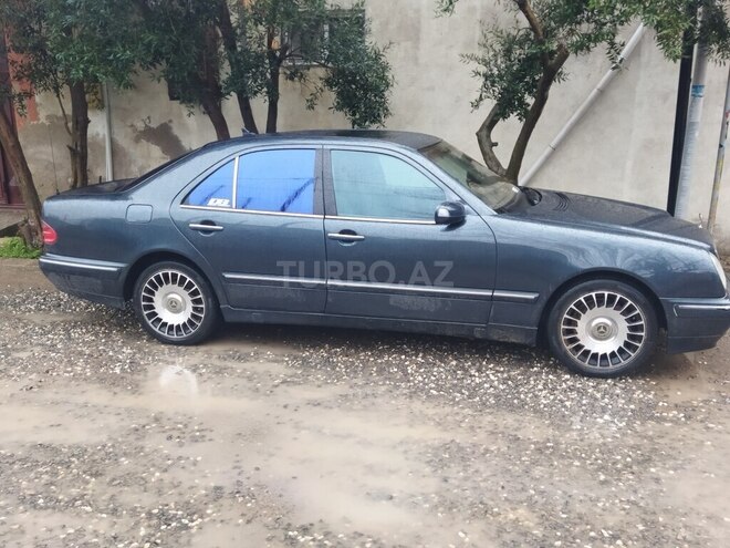 Mercedes E 270-13