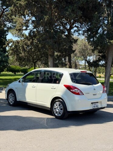 Nissan Tiida-4
