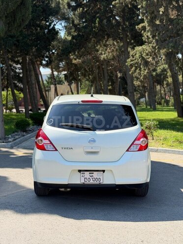 Nissan Tiida-6