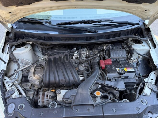 Nissan Tiida-15