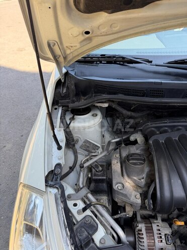 Nissan Tiida-16