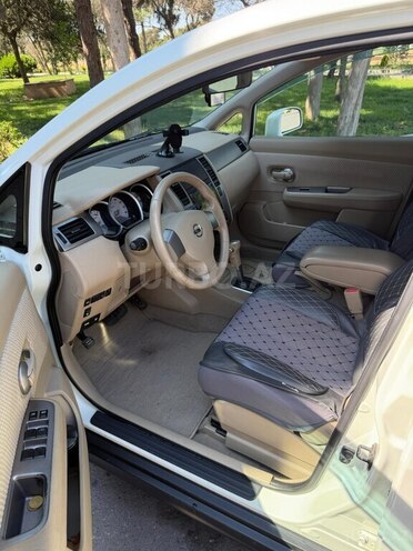 Nissan Tiida-10