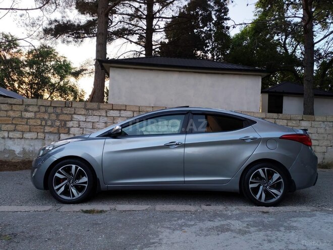 Hyundai Elantra-7