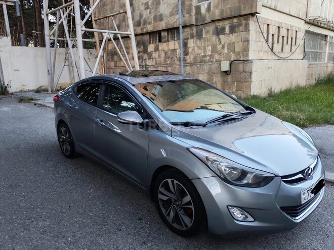 Hyundai Elantra-4