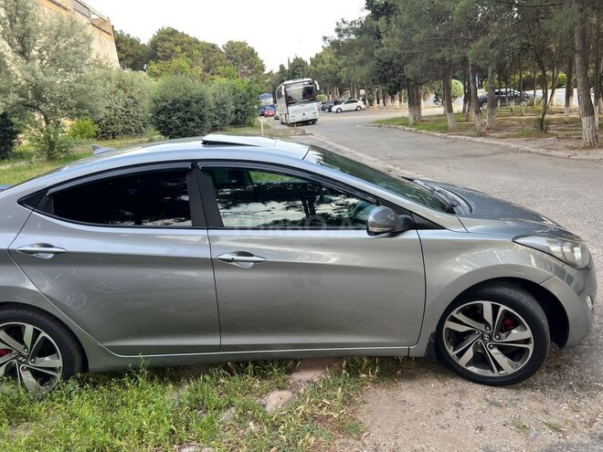 Hyundai Elantra-9