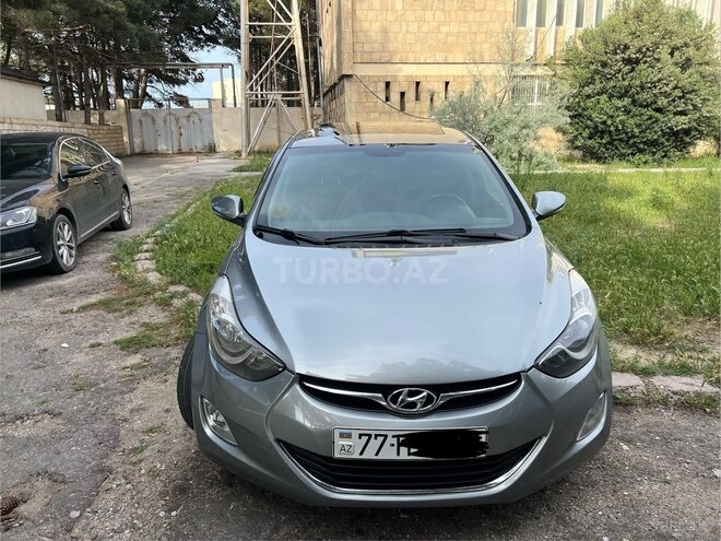 Hyundai Elantra-13