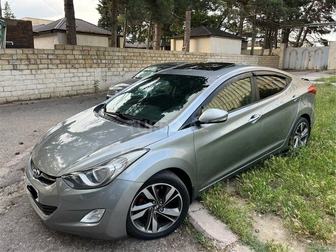 Hyundai Elantra-17