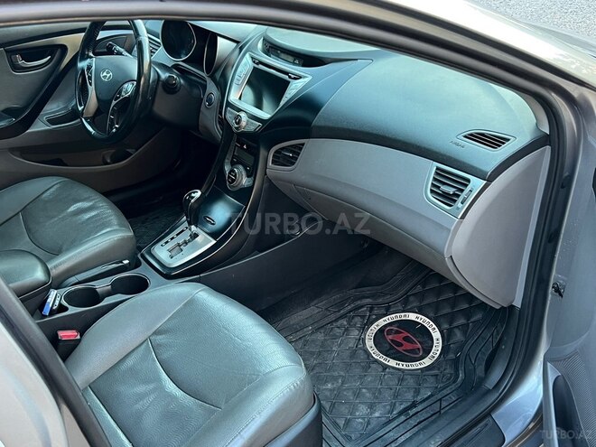 Hyundai Elantra-19