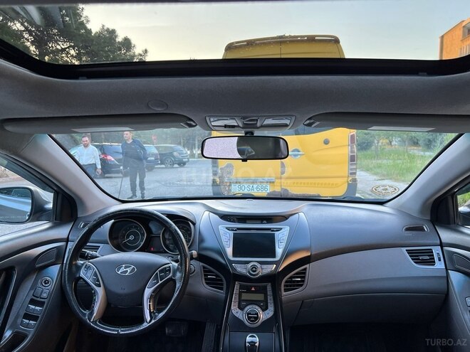 Hyundai Elantra-18