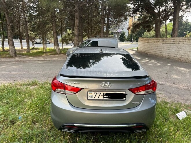 Hyundai Elantra-16