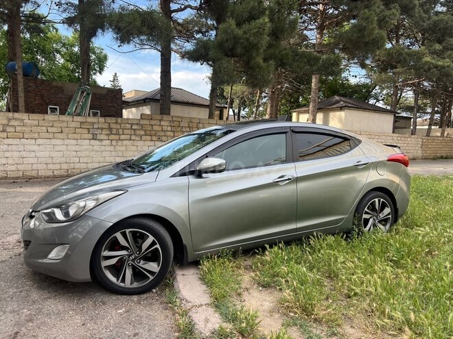 Hyundai Elantra-11