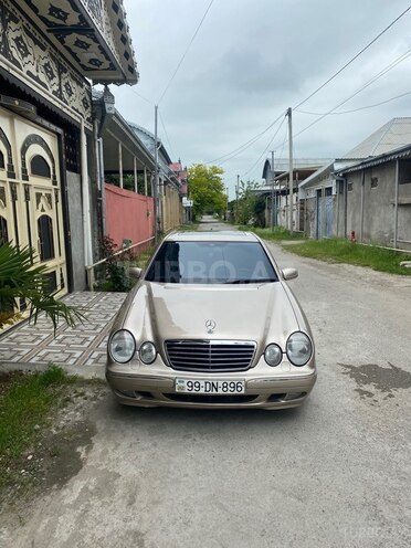 Mercedes E 240-1