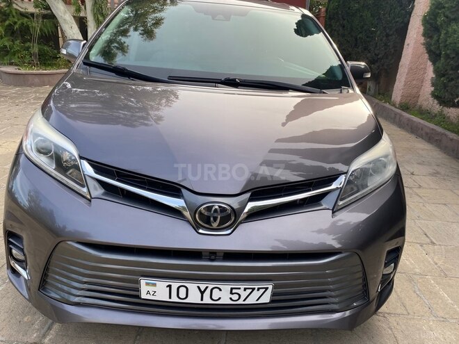 Toyota Sienna-1
