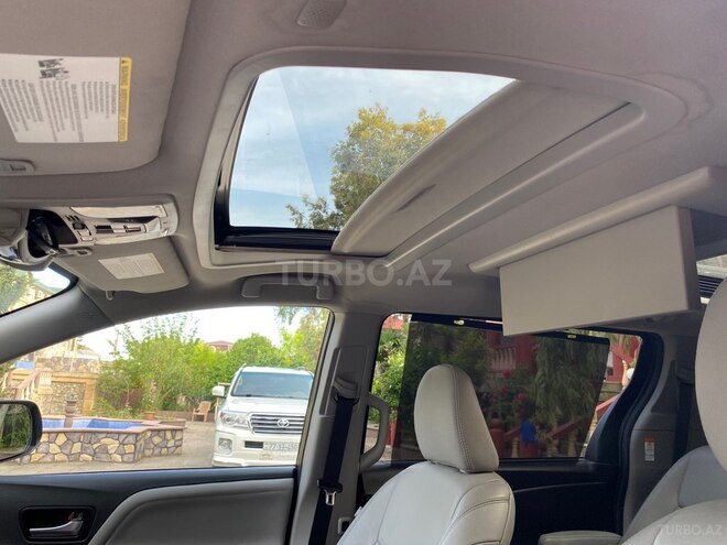 Toyota Sienna-7