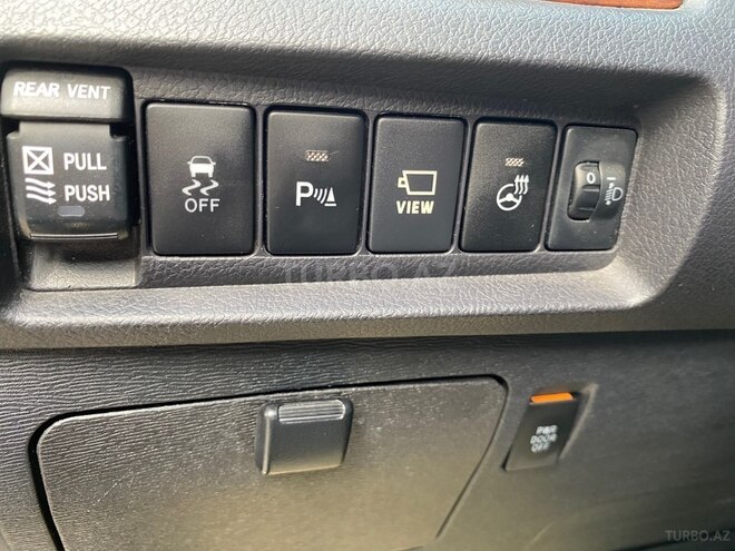 Toyota Sienna-6