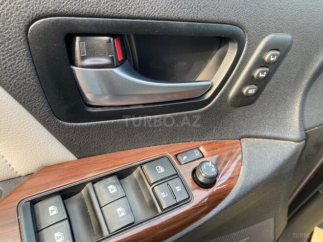 Toyota Sienna-12