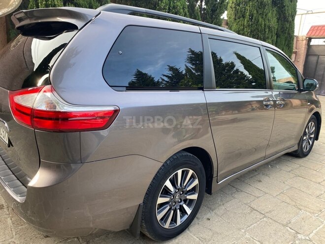 Toyota Sienna-20