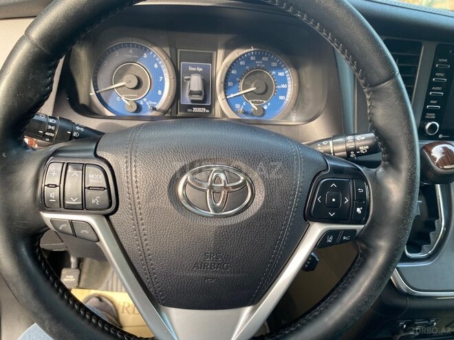 Toyota Sienna-19