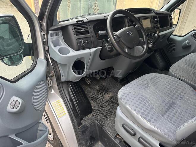 Ford Transit-5