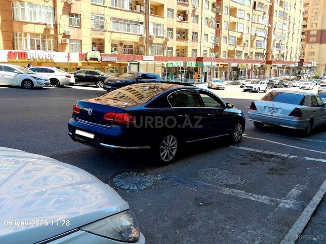 Volkswagen Passat-8