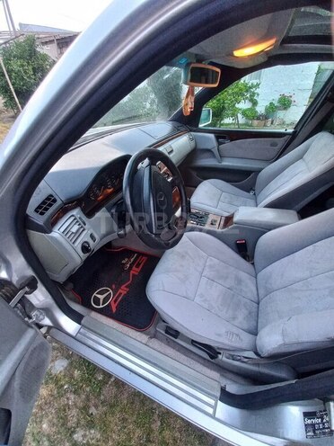 Mercedes E 240-7