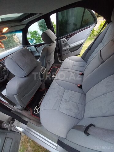 Mercedes E 240-8