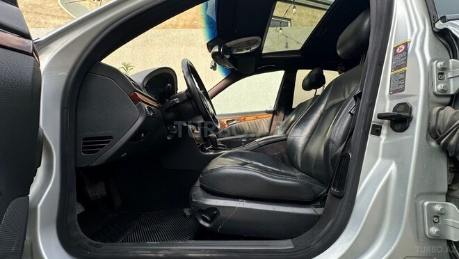 Mercedes E 270-11