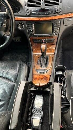 Mercedes E 270-9