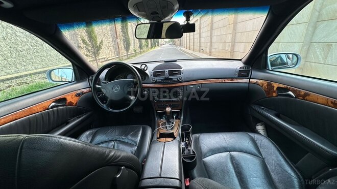 Mercedes E 270-7