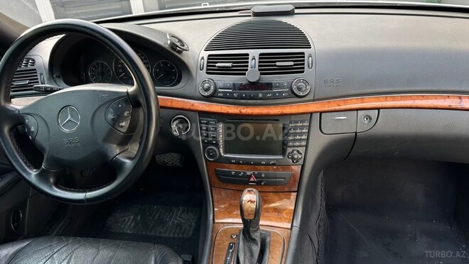 Mercedes E 270-8