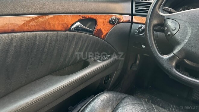 Mercedes E 270-10